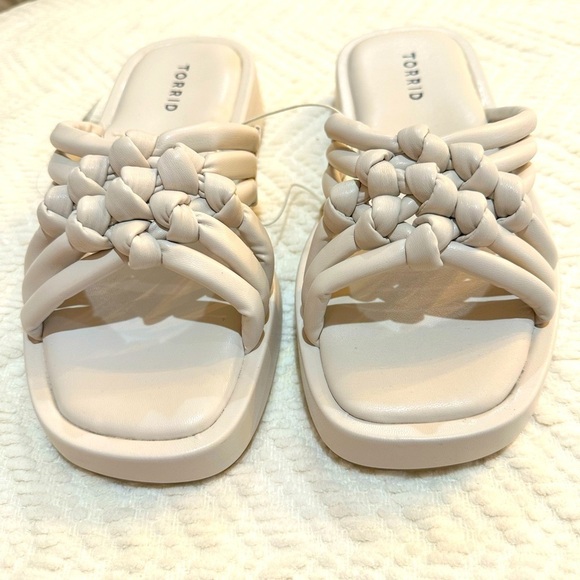 Torrid Shoes - Torrid Criss Cross Braided Slide Bone Color Size 7 WW